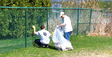 Elfun Society Helping Clean Up